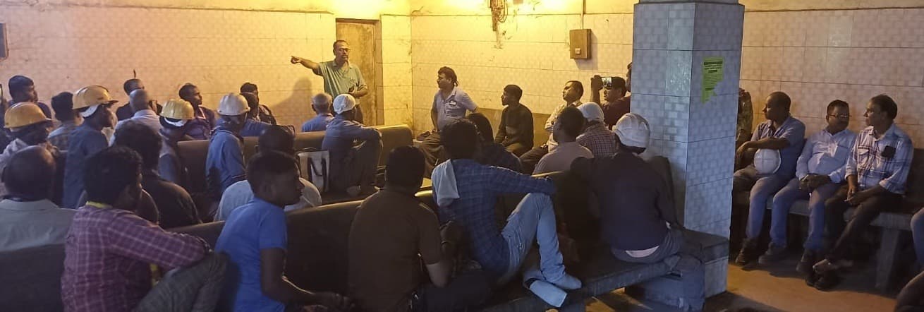 Bokaro News : ठेका मजदूरों की समस्याओं का समाधान करें प्रबंधन