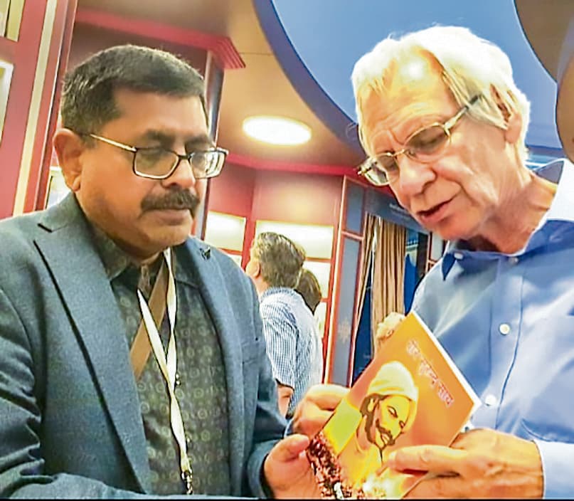 Sambalpur News: मॉस्को अंतरराष्ट्रीय पुस्तक मेला में संबलपुर के विशिष्ट लेखक व शोधकर्ता दीपक पंडा सम्मानित