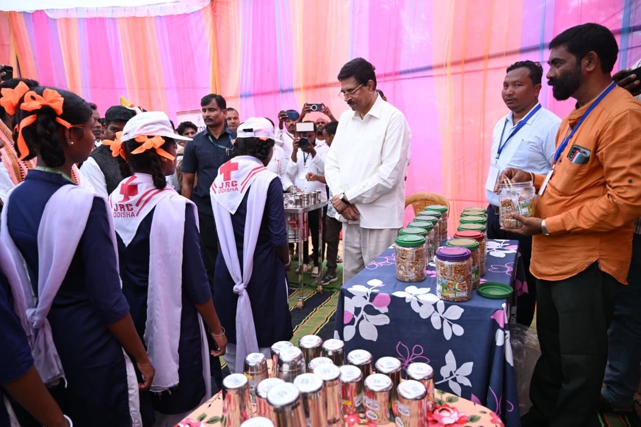 Bhubaneswar News: राज्यपाल ने छात्राओं में रक्त की कमी व नेत्र की समस्याओं के प्रति किया जागरूक