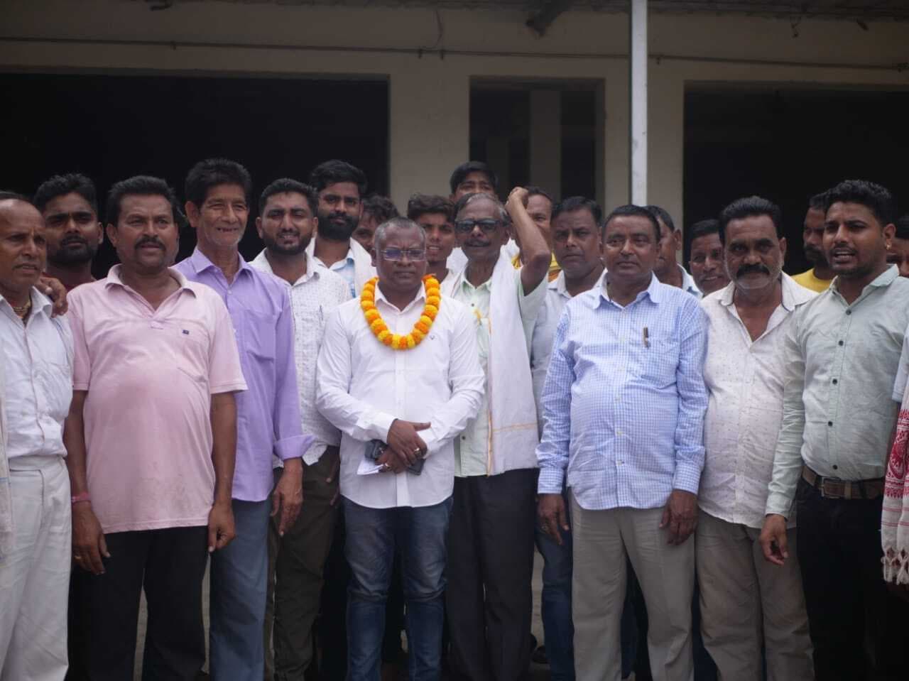 East Singhbhum News : योजनाओं का लाभ लोगों तक पहुंचाएं ग्राम प्रधान : सोमेश