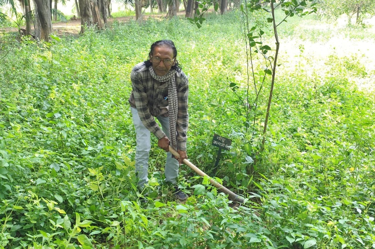East Singhbhum News : 80 दशक के बेहतरीन फुटबॉलर कर रहे मजदूरी
