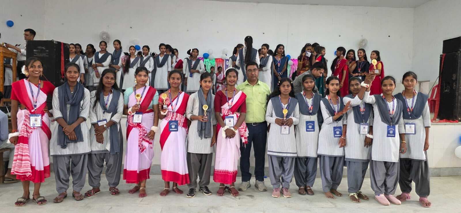 Giridih news: घाघरा इंटर साइंस कॉलेज में करम महोत्सव का आयोजन