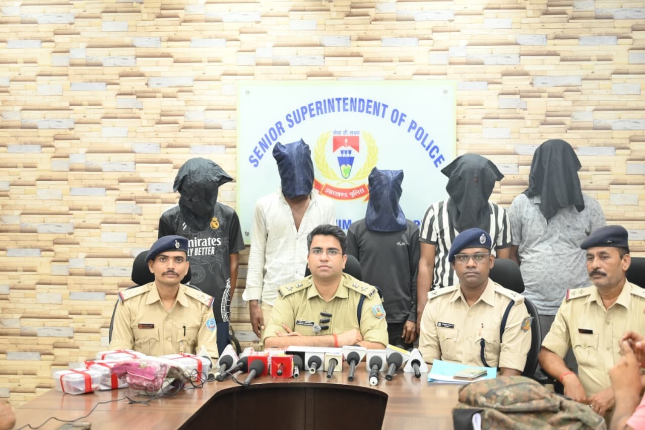 Jamshedpur News : परसुडीह : डंप कार को दुकान बना ब्राउन शुगर की करते थे बिक्री, 5 गिरफ्तार