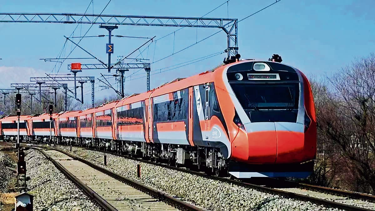 Patna News : वंदे भारत से सात घंटे में दानापुर से जोगबनी का सफर तय करेंगे यात्री