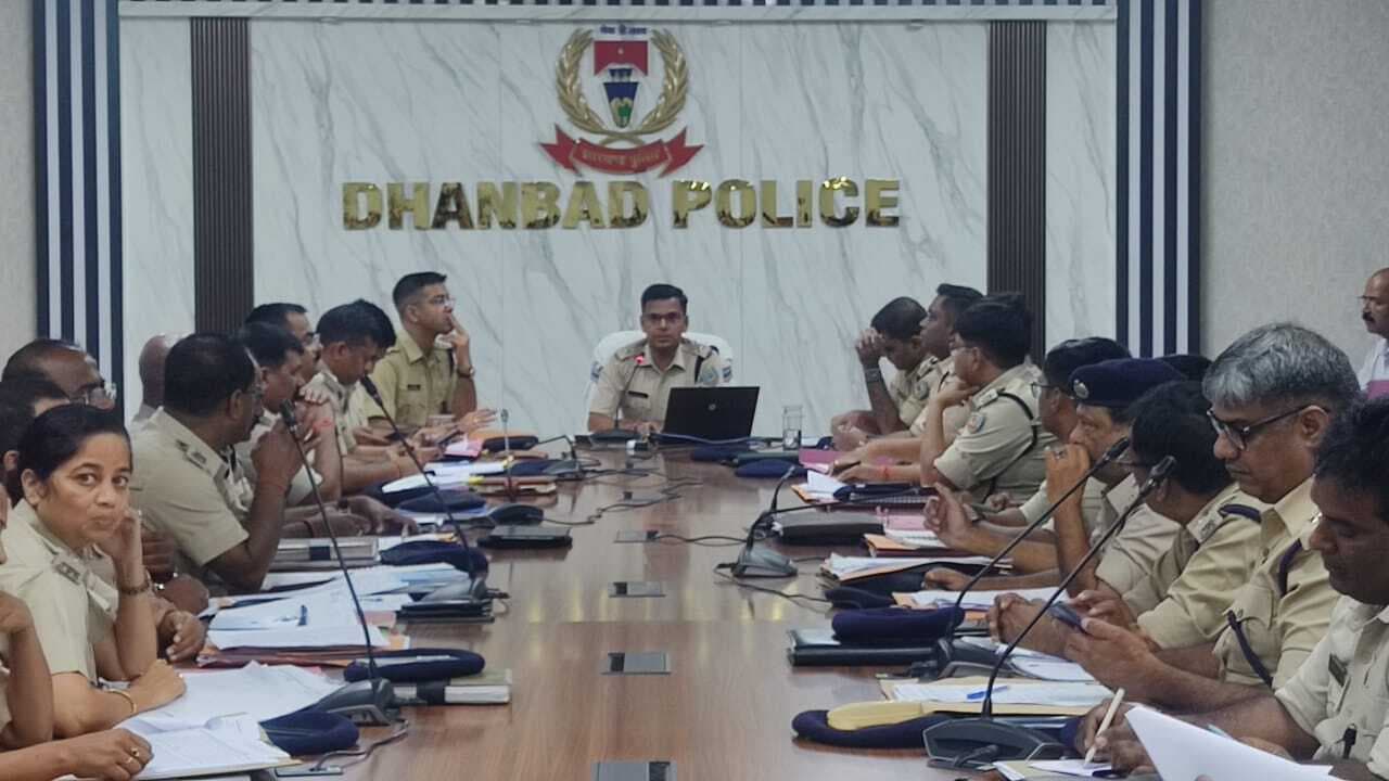 Dhanbad News: घर से बाहर जा रहे हैं तो स्थानीय थाना को दें जानकारी : एसएसपी