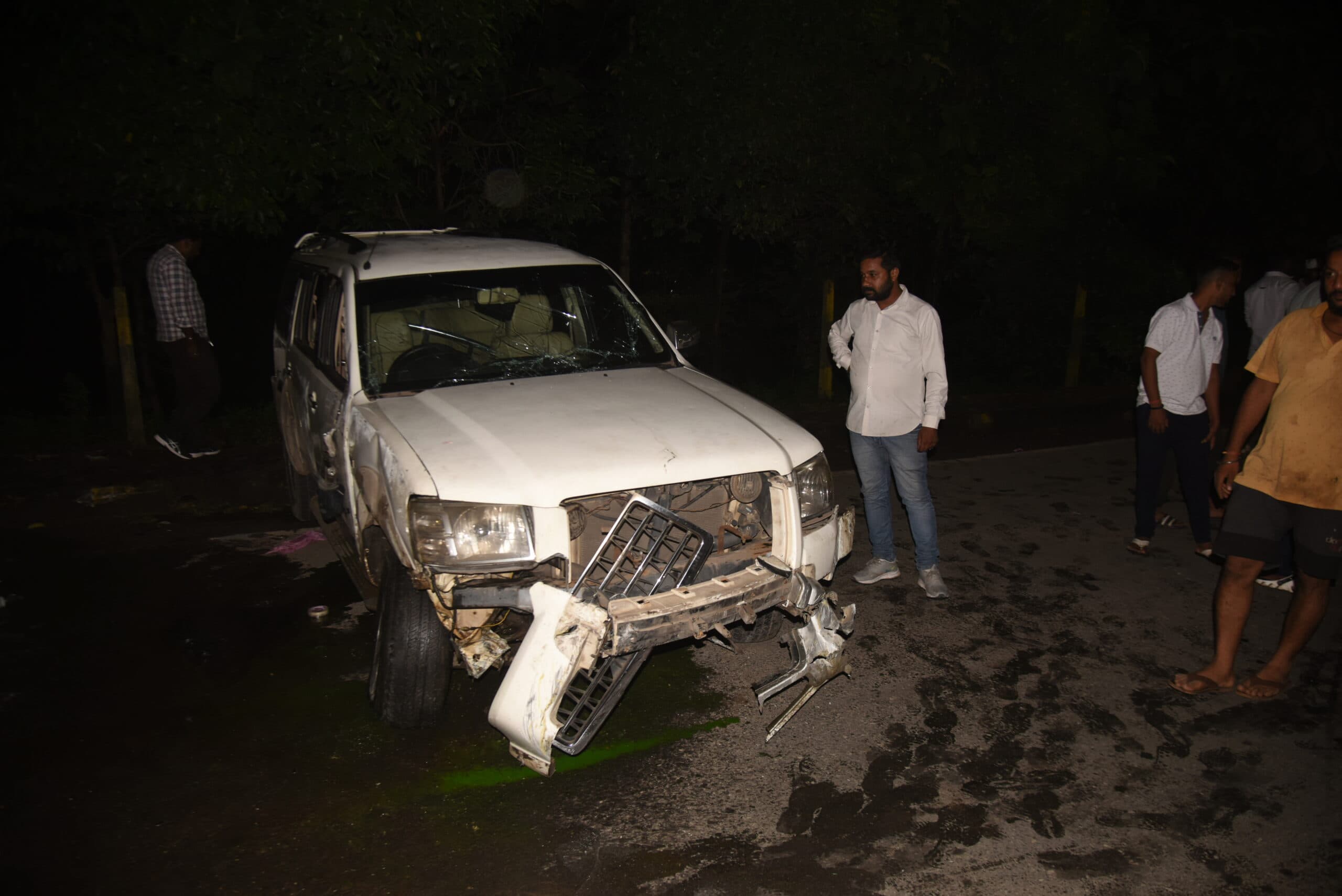 Jamshedpur News : साकची : ट्रक ने कार में मारी टक्कर, दो जख्मी