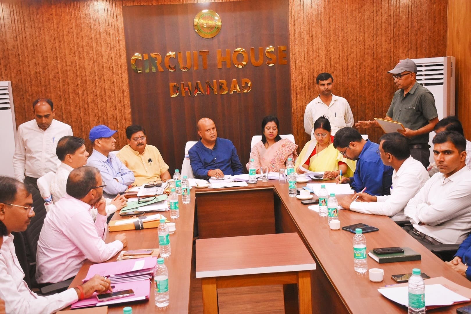Dhanbad News: पत्राचार की कमी से कई मामलों में देरी : आश्वासन समिति