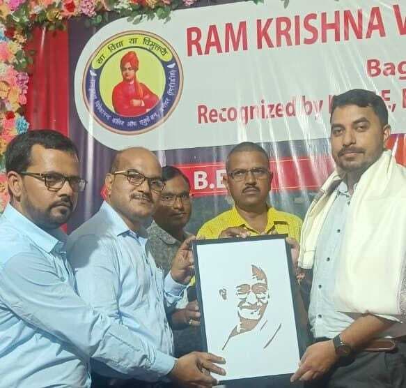 Giridih news: देश के विश्वविद्यालयों को खुद से रिसर्च करने की जरूरत : डॉ अभिजीत