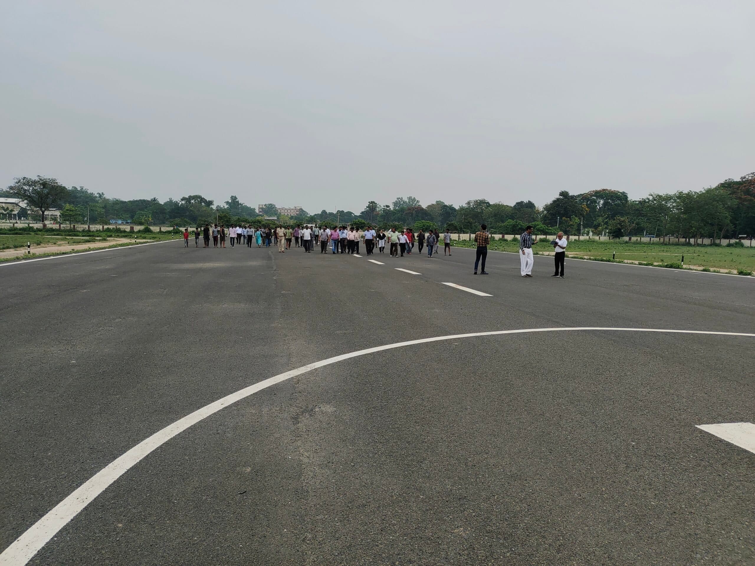 हवाई अड्डे के पश्चिमी भाग में 1121 फीट जमीन होगा अधिग्रहण