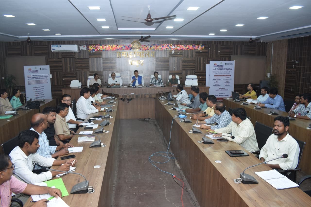 पल्स पोलियो अभियान व कृमि दिवस की तैयारियों की हुई समीक्षा