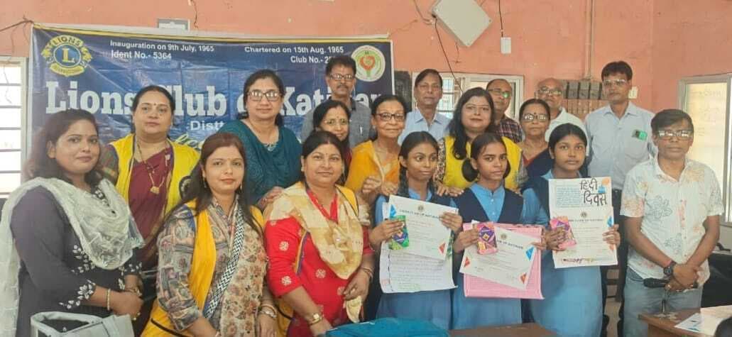 उमा देवी बालिका विद्यालय में निबंध प्रतियोगिता आयोजित