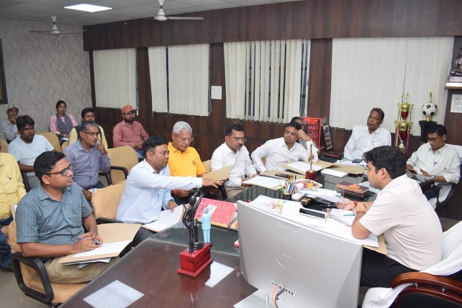 मत्स्यजीवी व दुग्ध उत्पादन समितियों का करें गठन : डीसी