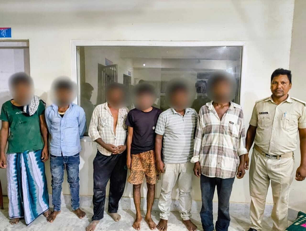 सालमारी पुलिस ने छह शराबियों को किया गिरफ्तार