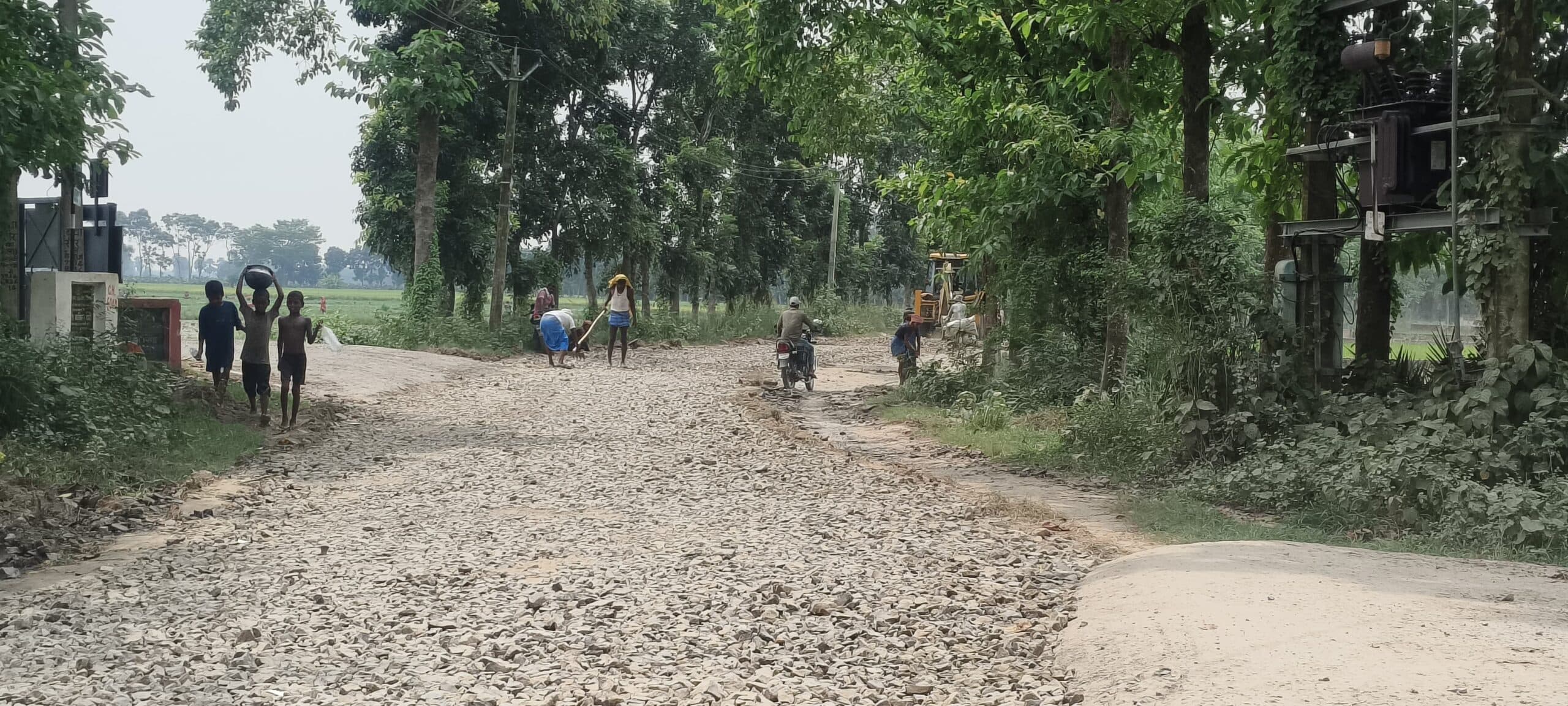 कोलासी बाजार से सोनबरसा तक सड़क निर्माण शुरू