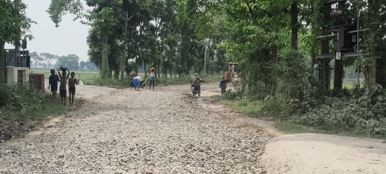 कोलासी बाजार से सोनबरसा तक सड़क निर्माण शुरू