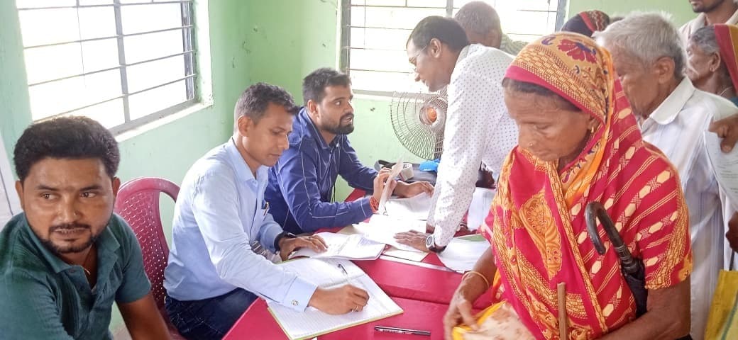 राजस्व महाअभियान शिविर में 453 रैयतों ने दिया आवेदन