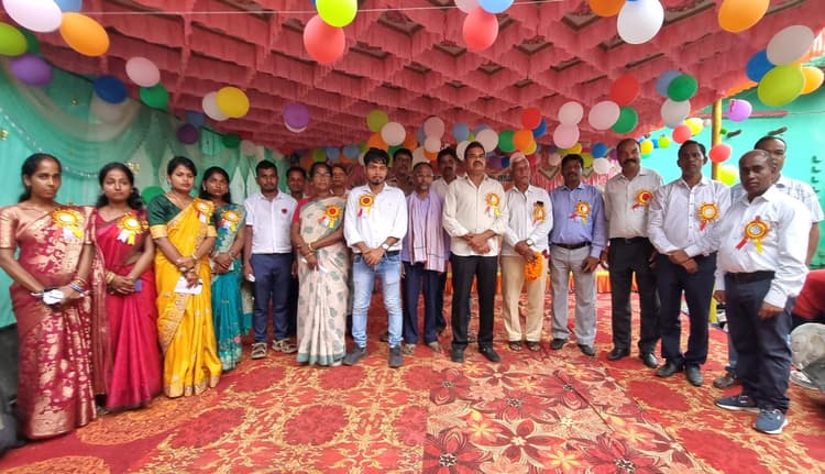 शिक्षकों को किया गया सम्मानित