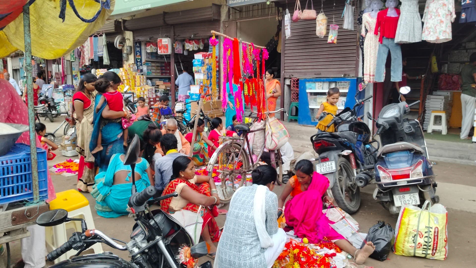 आज से तीन दिवसीय जीवितपुत्रिका व्रत की होगी शुरुआत, नकलों की हो रही प्रस्तुति