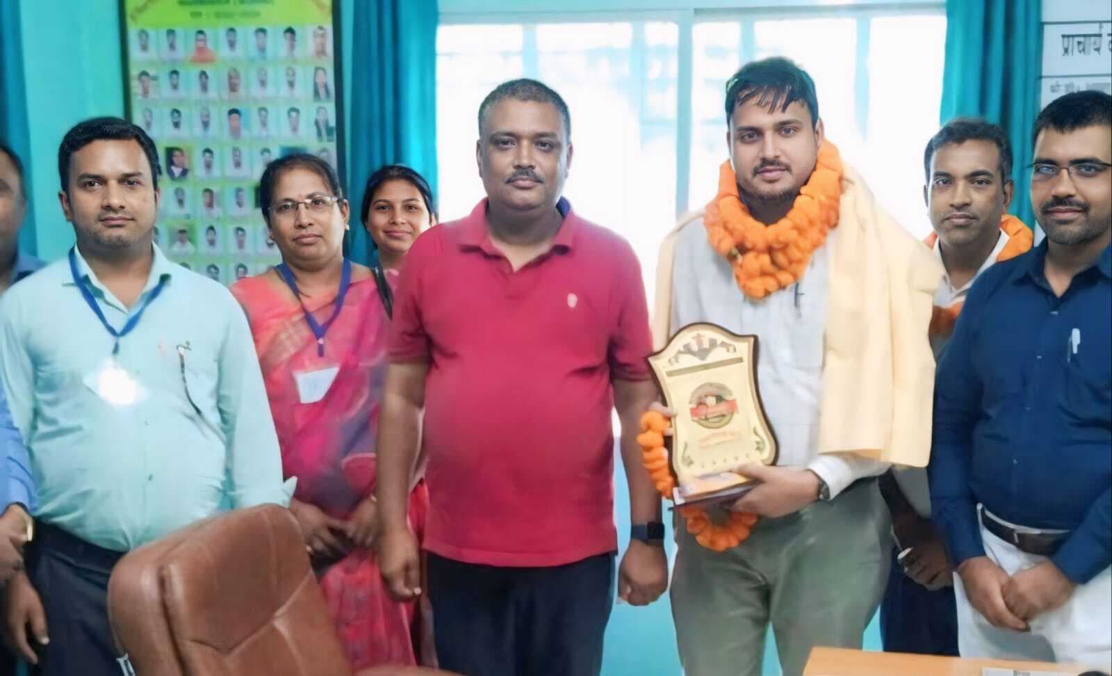 प्राचार्य शिक्षा भूषण सम्मान से सम्मानित