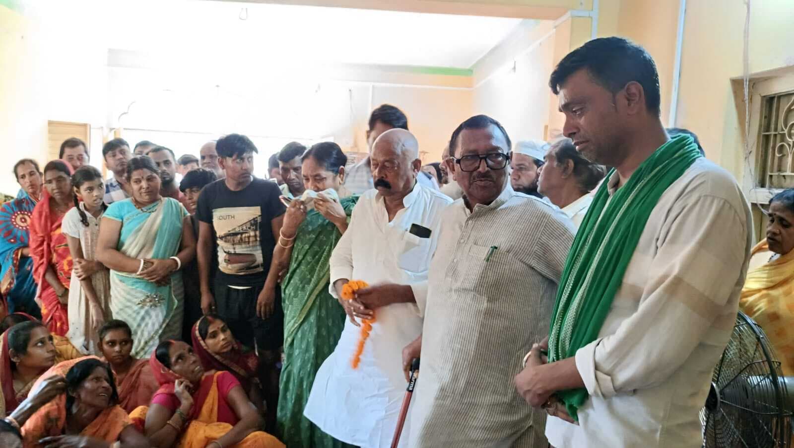 दिवंगत कार्यकर्ता  को सांसद व विधायक ने दी श्रद्धांजलि