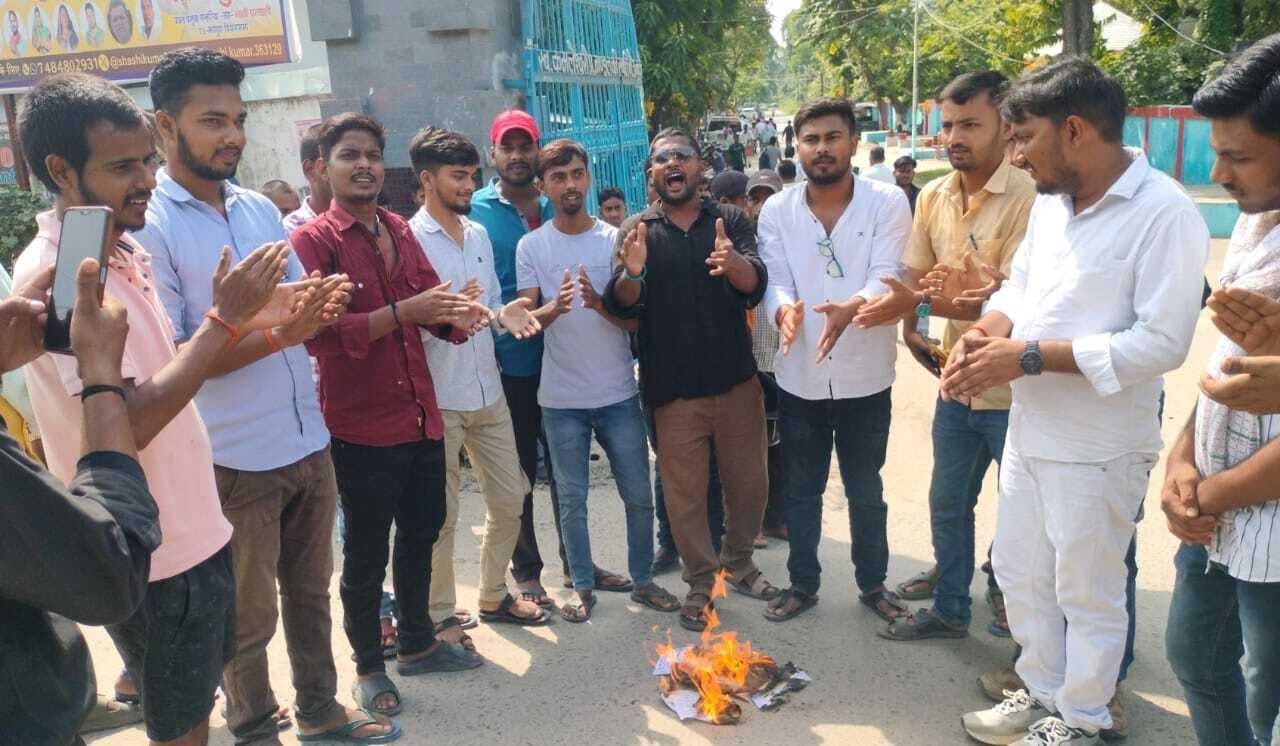 कुलसचिव के जारी अपील पत्र में छात्र नेताओं के लिए आपत्तिजनक शब्द का प्रयोग पर छात्र संगठनों में आक्रोश