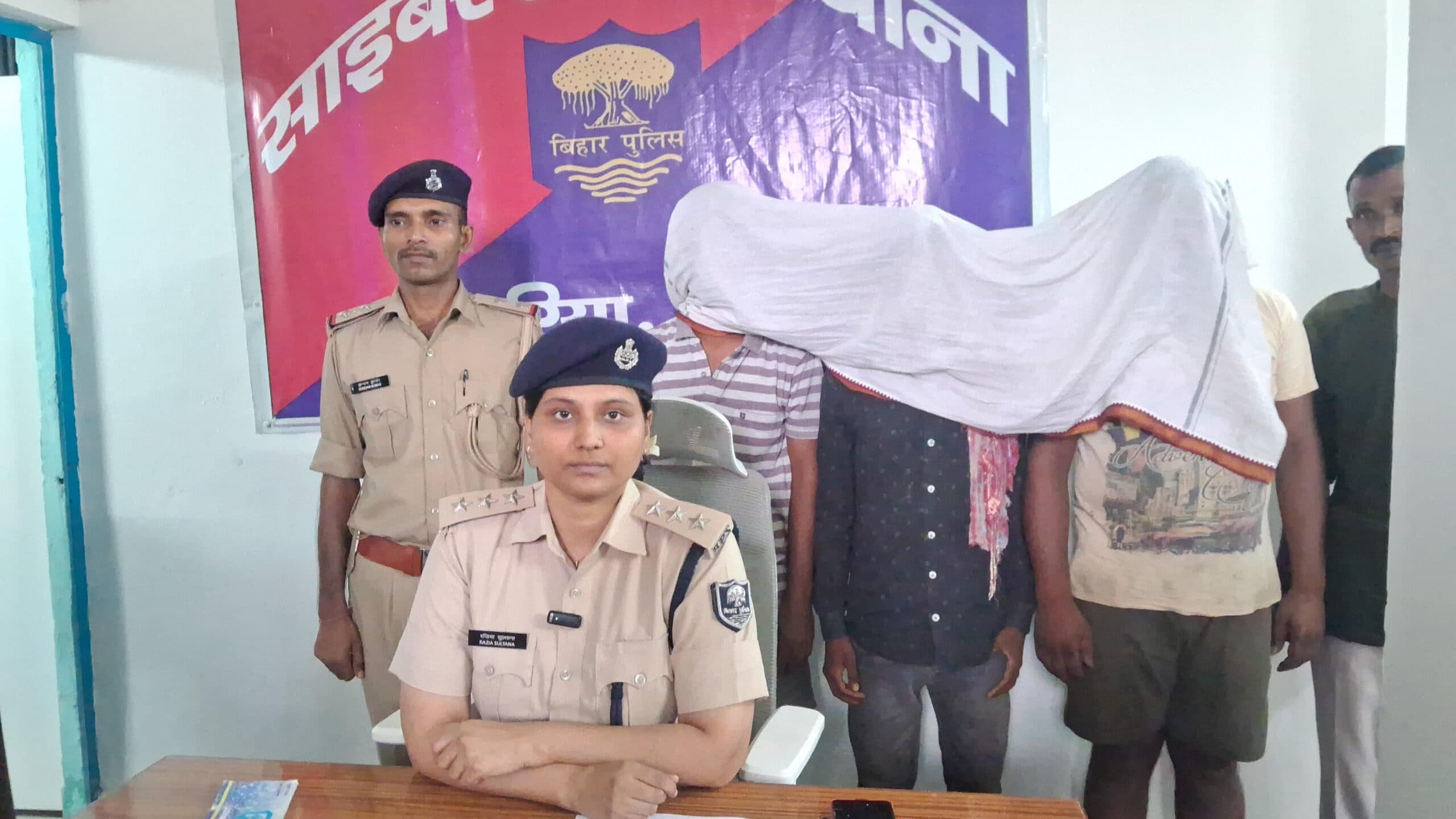 तीन साइबर ठगों को पुलिस ने किया गिरफ्तार