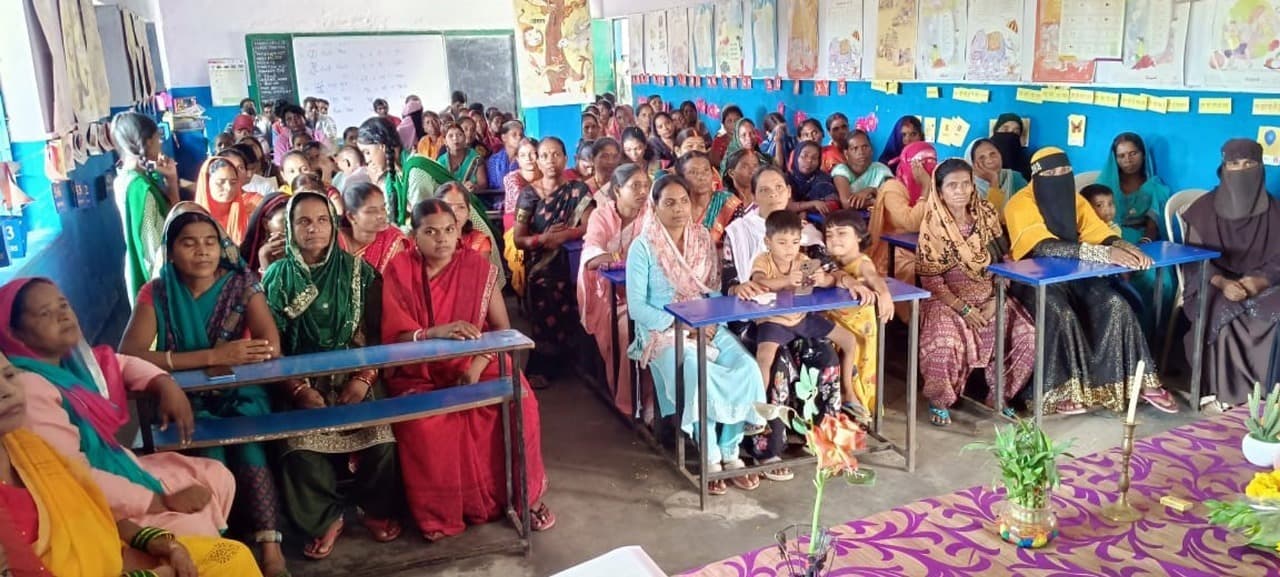 स्कूल में शिक्षक-अभिभावक दिवस मना