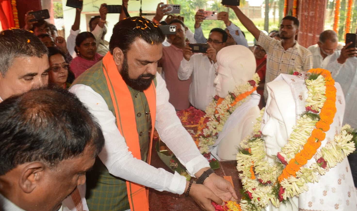 माता-पिता के चरणों में ही बसते हैं भगवान : सम्राट चौधरी