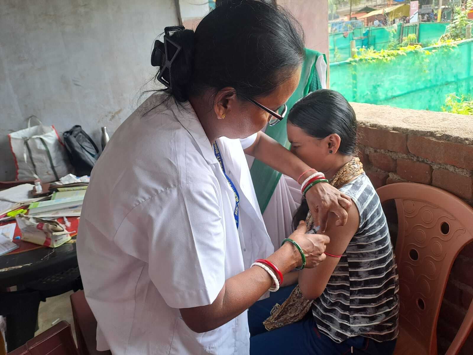 कड़बिंधा में 67 बच्चों को लगाया डिप्थीरिया का टीका