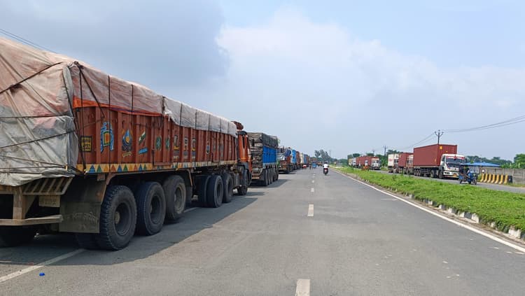 नेपाल में स्थिति नहीं हुई सामान्य, आयात निर्यात ठप