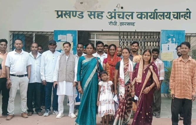 राशन वितरण में गड़बड़ी का आरोप, बीडीओ व बीएसओ को ज्ञापन