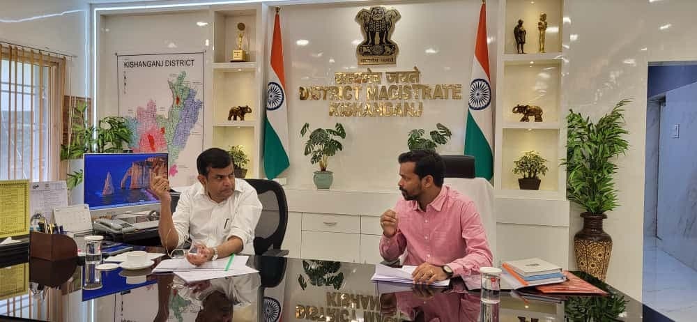 आयुक्त पूर्णिया सह रोल ऑब्जर्वर ने ईआरओ व बीएलओ सुपरवाइजर के साथ की समीक्षा बैठक