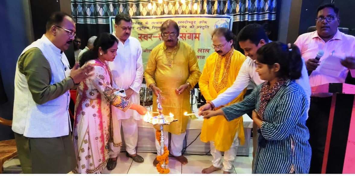 संतूर वादक पंडित रामकृष्ण बोस व पंडित छोटेलाल मिश्र को कला साधक सम्मान