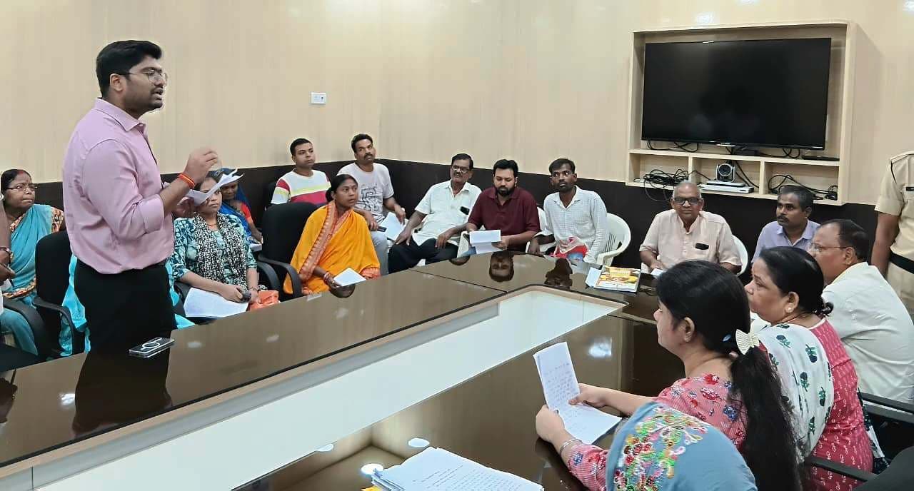 जनता के दरबार में डीएम ने लोगों की सुनी फरीयाद, कार्रवाई का दिया आश्वासन
