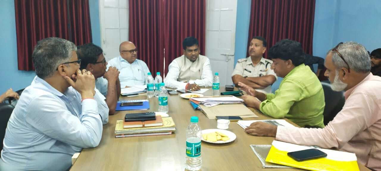 Bokaro News : ग्रामीणों का विरोध, शुरू नहीं हो सकी पेड़ों की कटाई