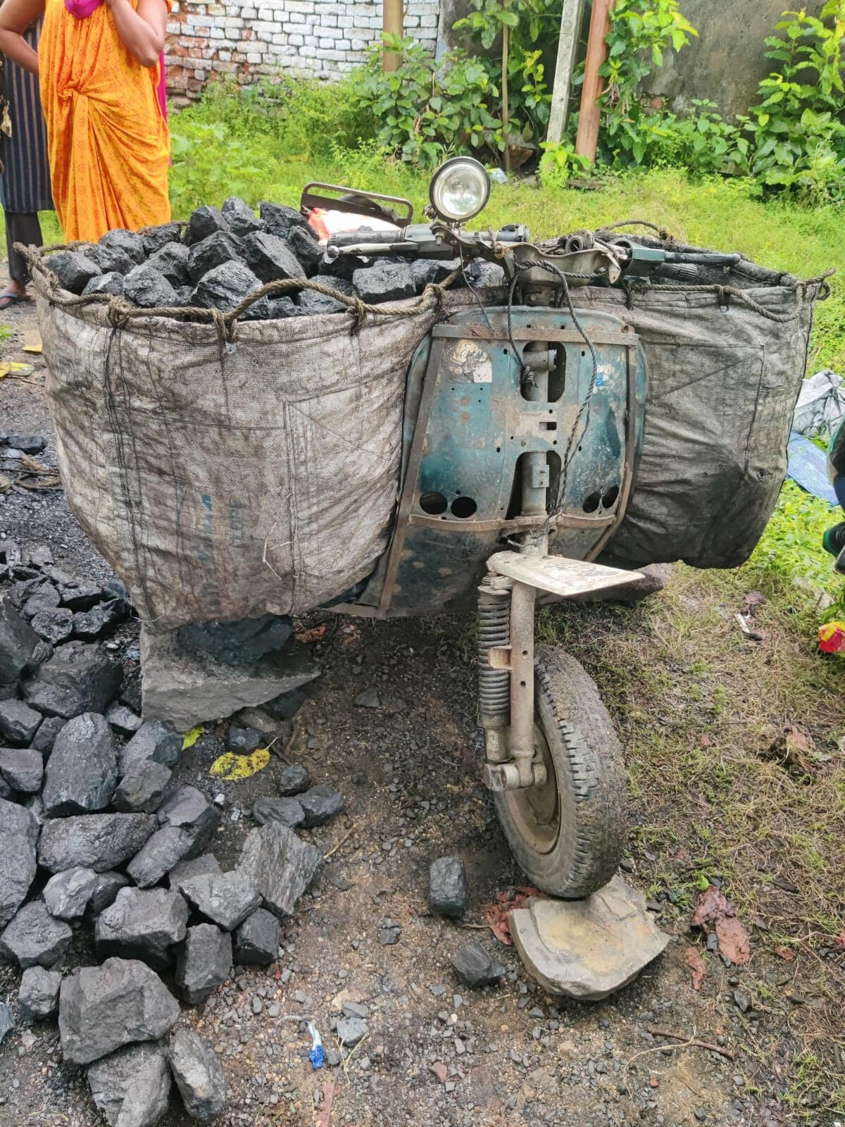 Bokaro News : अवैध कोयला लदी स्कूटर जब्त