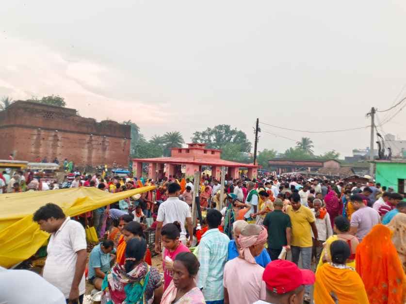 बाजारों में दिखी रौनक, सब्जियों के दाम में भारी उछाल