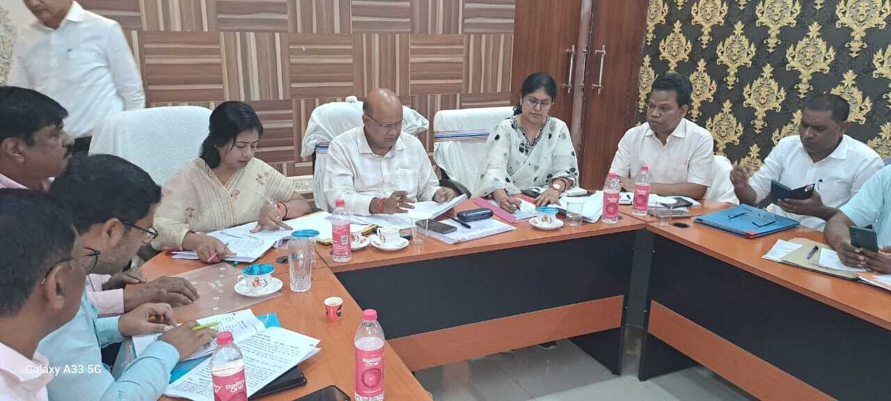 Giridih News :झारखंड विधानसभा की आश्वासन समिति ने की विकास कार्यों की समीक्षा