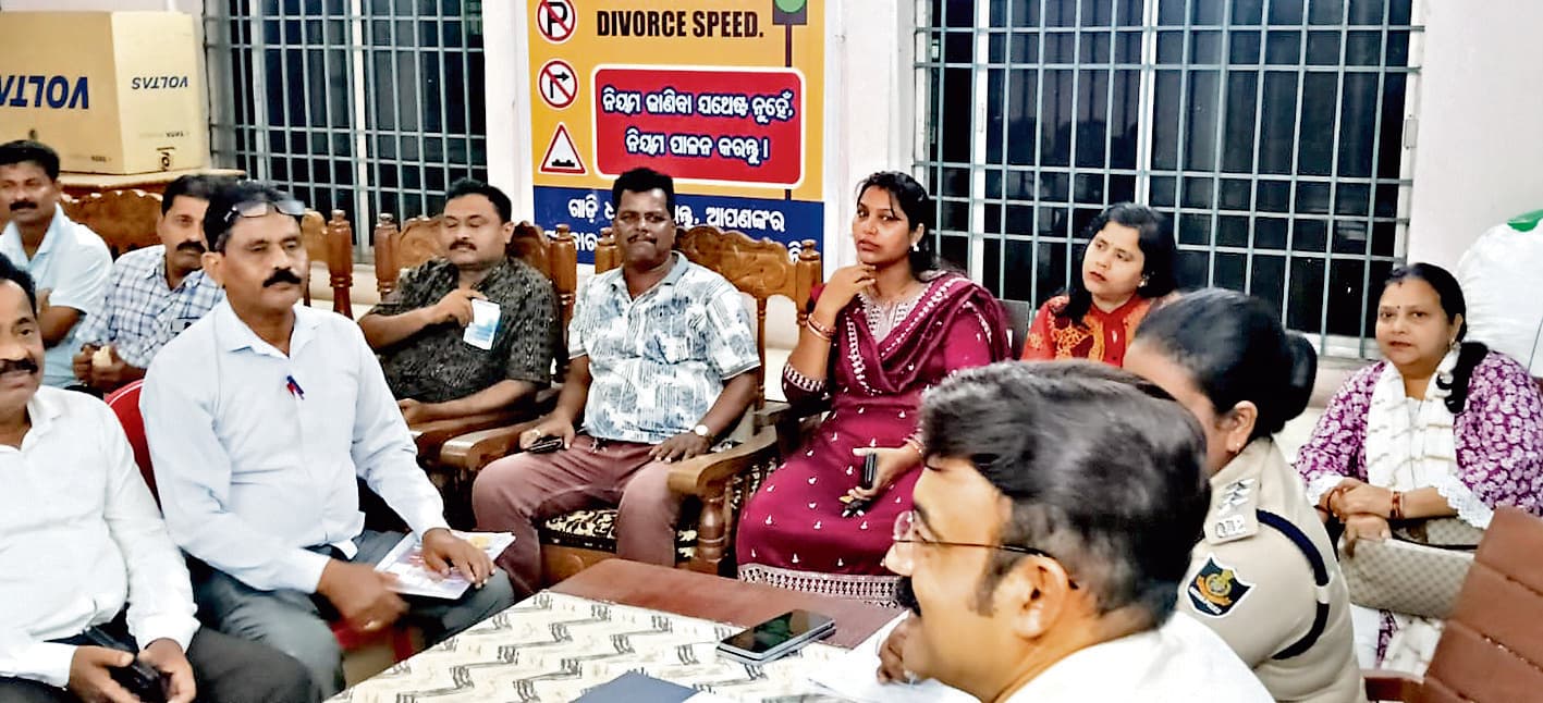 Rourkela News: पंडाल के प्रवेश व निकासी द्वार पर लगेंगे सीसीटीवी कैमरे, भीड़ नियंत्रण पर ध्यान देने का दिया सुझाव