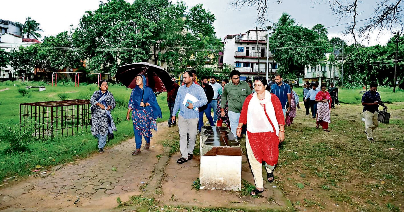 Rourkela News: आरएमसी आयुक्त ने पार्क के उपकरणों की मरम्मत, साफ-सफाई और प्रकाश व्यवस्था का दिया निर्देश