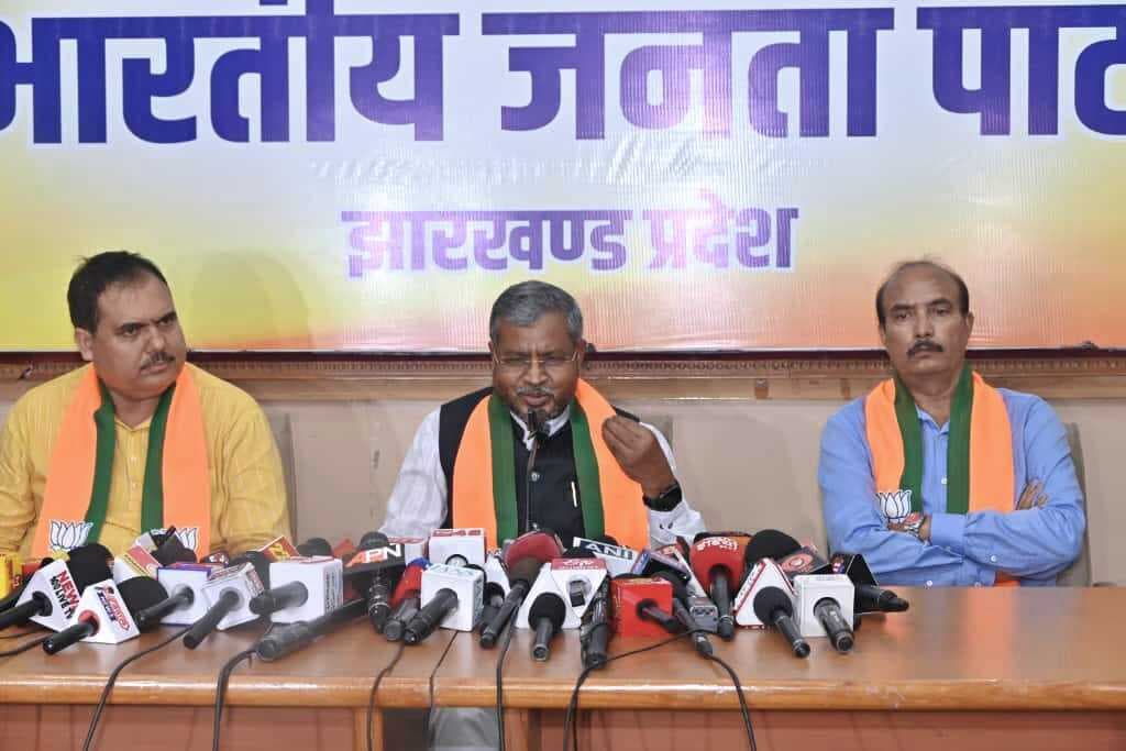 Political news : बालू घाटों का अधिकार ग्रामसभा को दे सरकार : बाबूलाल