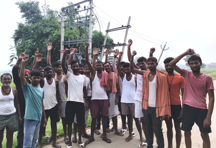 फतेहा गांव में 63 केवीए का ट्रांसफाॅर्मर जला, ग्रामीणों ने जतायी नाराजगी