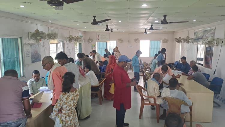 विशेष शिविर का हुआ आयोजन, भारी संख्या में पहुंचे भू-स्वामी