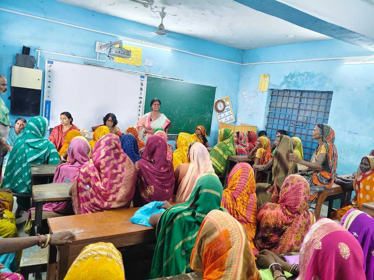 प्रवासी कार्यकर्ता ने जीविका दीदी के साथ किया संवाद