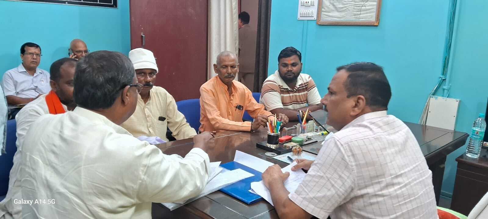 Deoghar news : बीडीओ ने नये मतदान केंद्रों के लिए राजनीतिक दलों के साथ की रायशुमारी