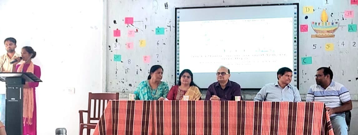 Samastipur News:काव्य पाठ प्रतियोगिता में छात्र-छात्राओं में लिया उत्साहपूर्वक भाग