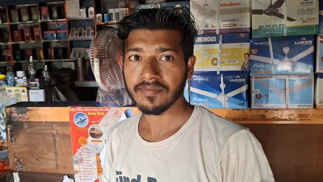 Samastipur News:कारखाना चौक के मोबाइल दुकान में लगी आग, लाखों का नुकसान