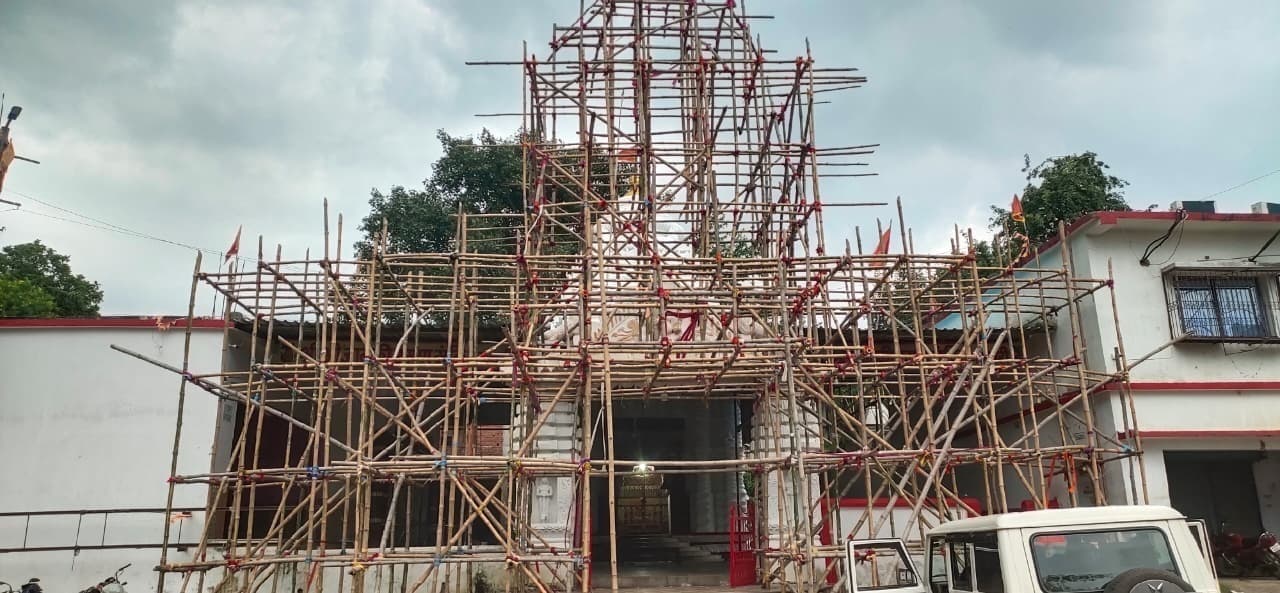 पूजा पंडाल लेने लगे आकार, दुर्गापूजा की बढ़ी सरगर्मी