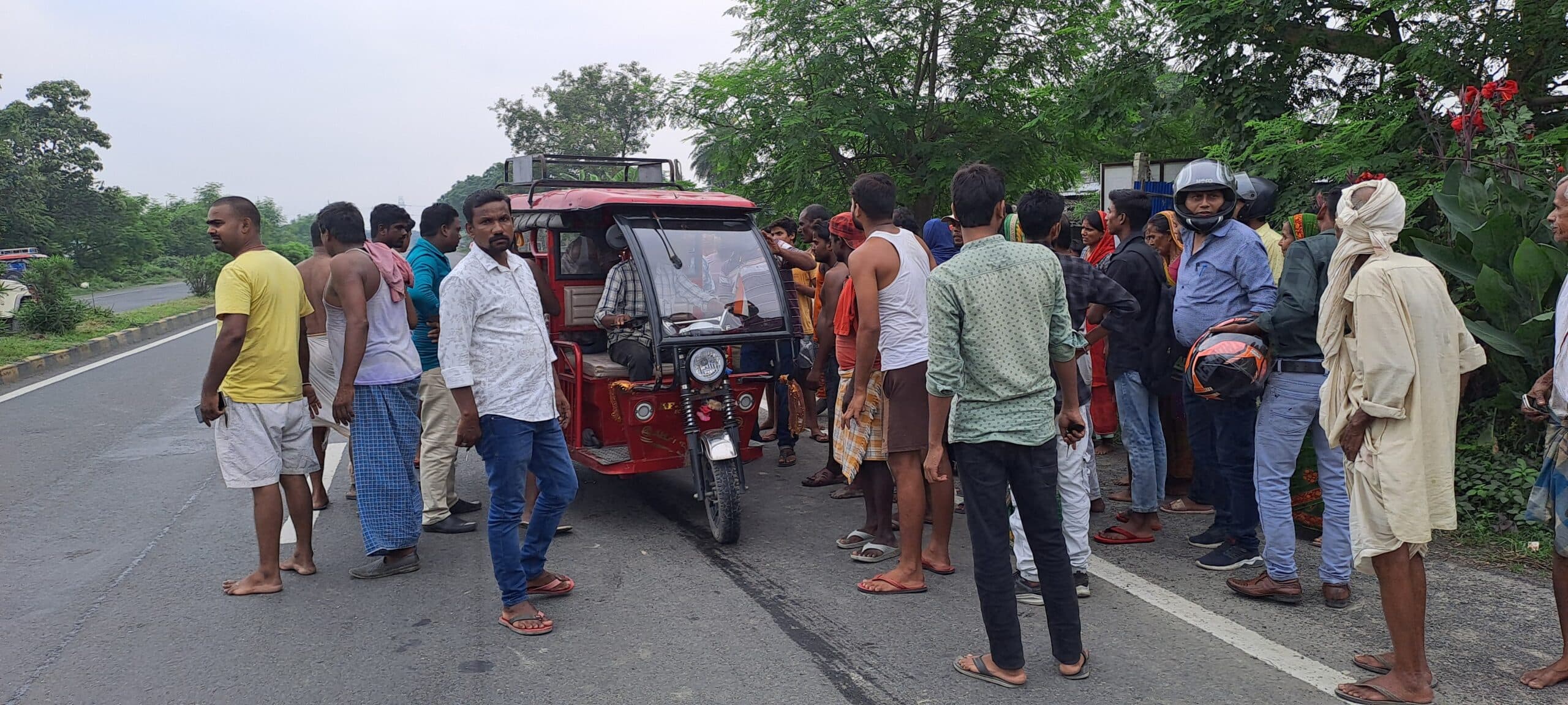 स्कूटी के धक्के से गर्भवती महिला जख्मी