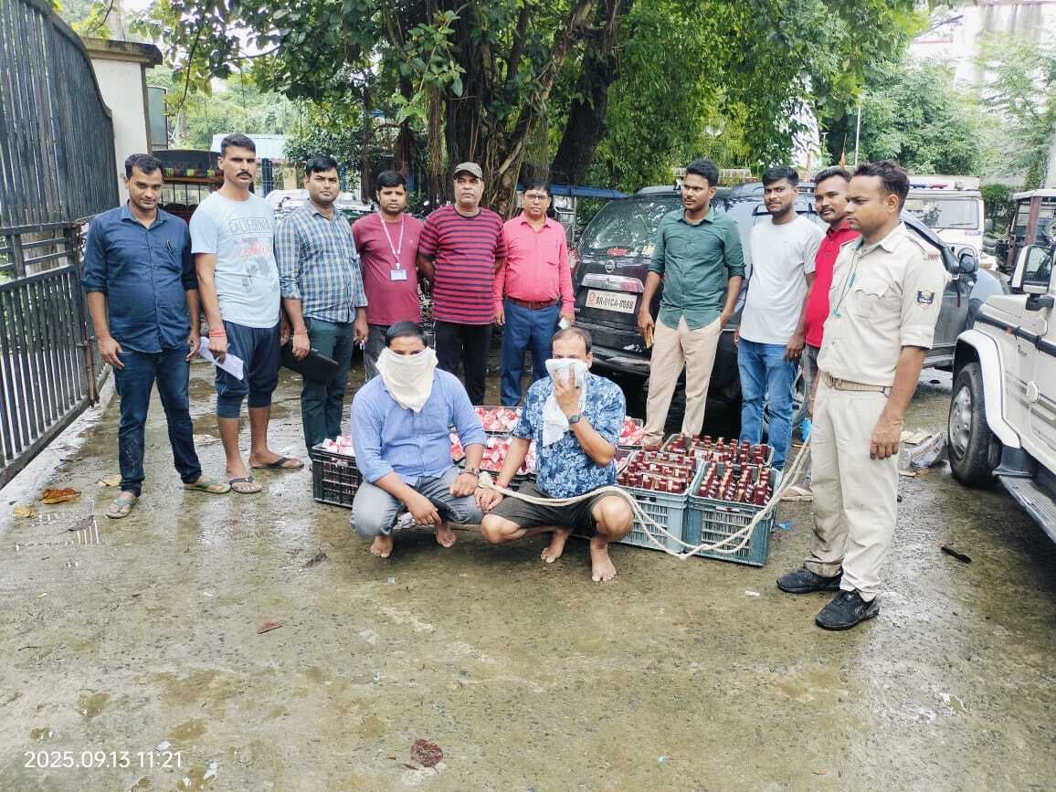 200 लीटर विदेशी शराब बरामद, दो तस्कर गिरफ्तार
